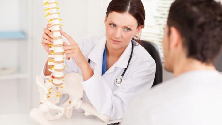 Medicii consideră osteocondroza o boală comună a coloanei vertebrale care necesită tratament. 